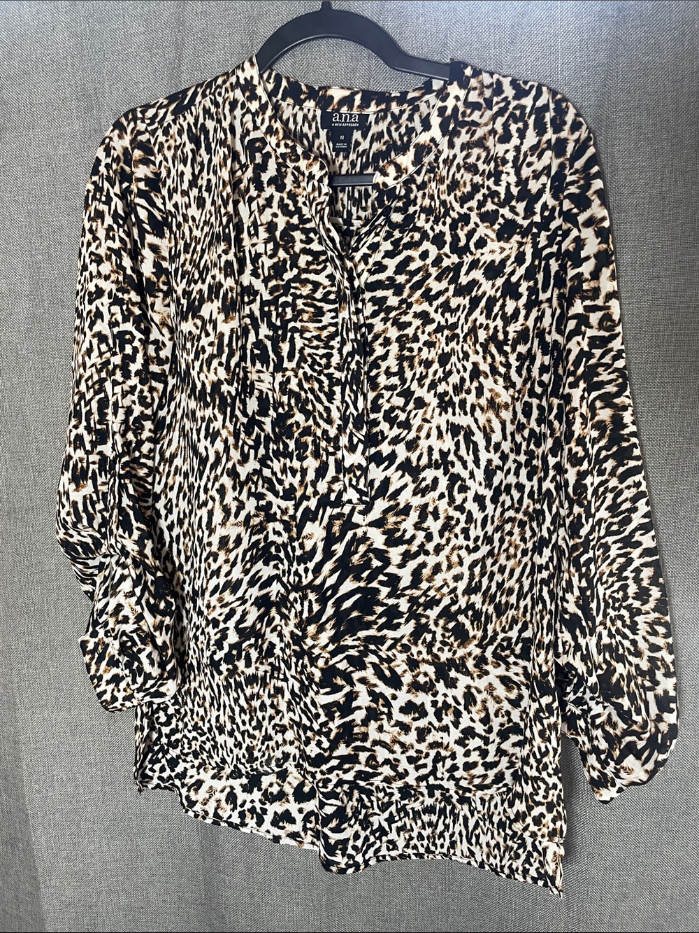 a.n.a. Leopard Animal Print V-Neck Blouse Roll Tab Sleeve M